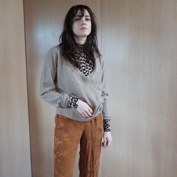 CHLOÉ V NECK CASHMERE SWEATER - Picture 4 of 5